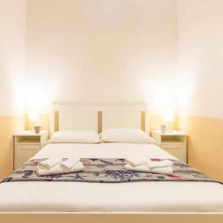 Tizzano House - La Marina Apartment Прочида Екстериор снимка