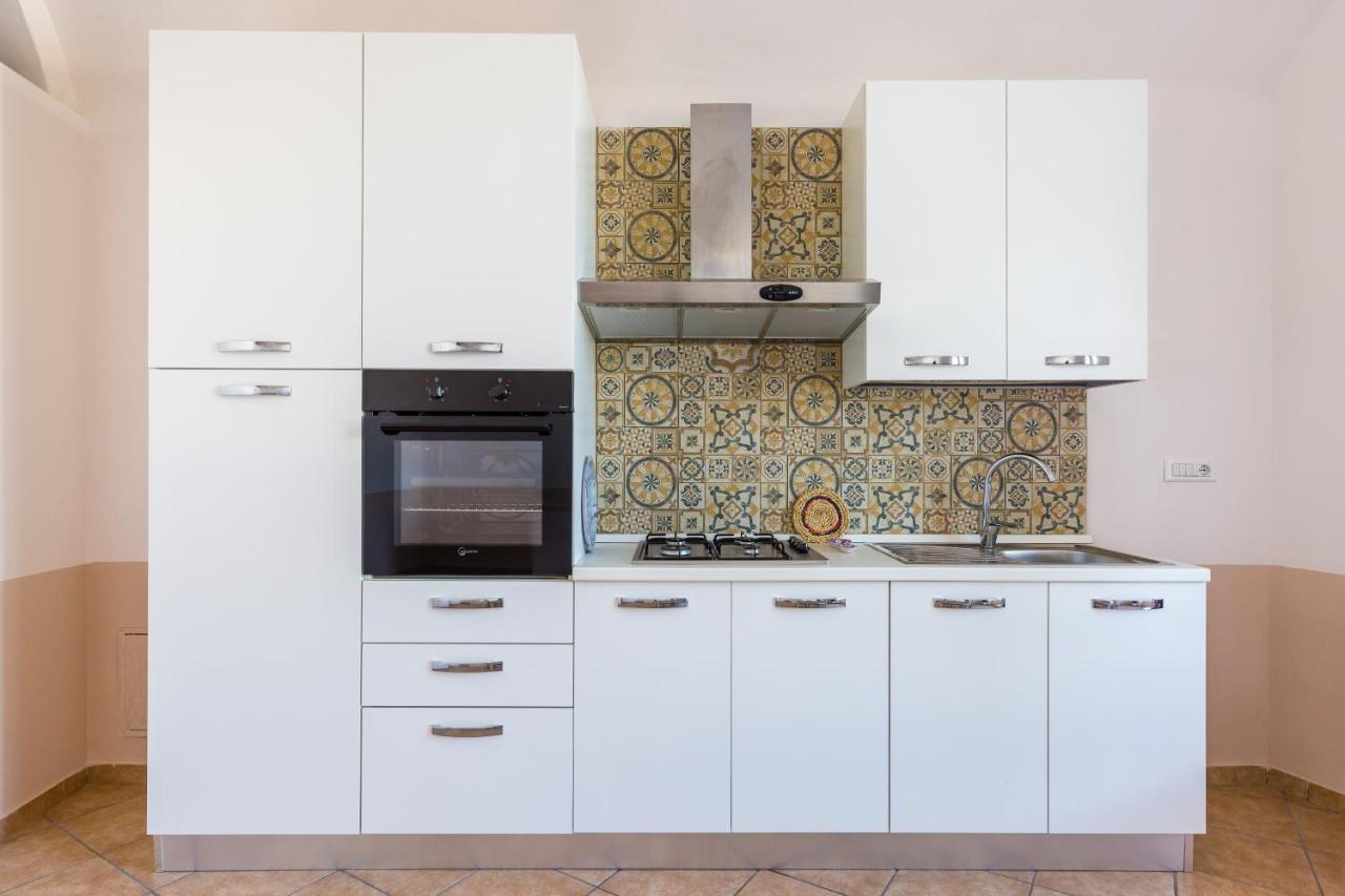 Tizzano House - La Marina Apartment Прочида Екстериор снимка