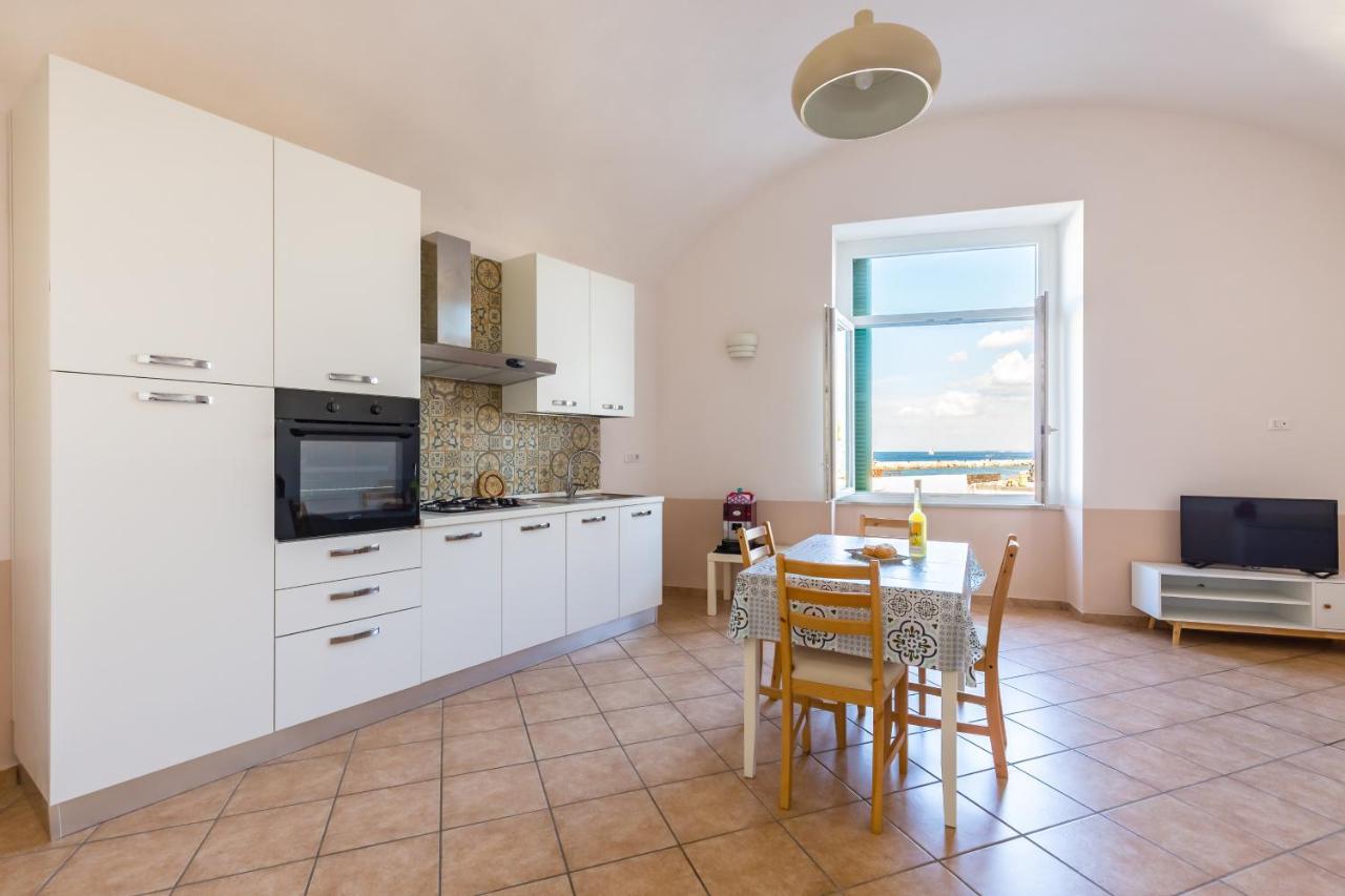 Tizzano House - La Marina Apartment Прочида Екстериор снимка