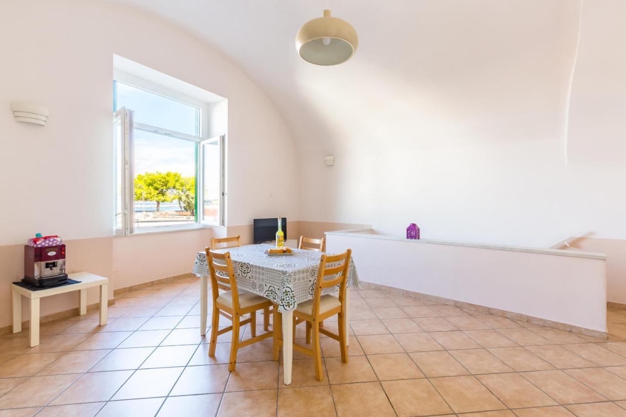 Tizzano House - La Marina Apartment Прочида Екстериор снимка